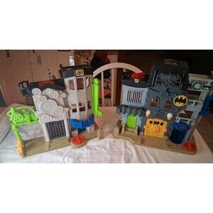 IMAGINEXT Gotham City P.D. Police Department and Hotel Gotham Playset DC Batman